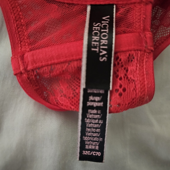 Victoria's Secret Bombshell Bra - Picture 5 of 5